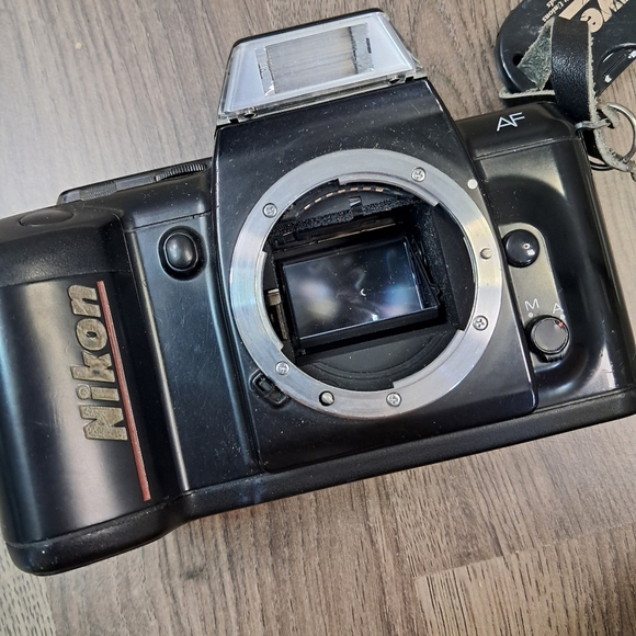 Nikon Auto Focus Camera N4004 AF SLR 35mm Film Vintage Camera Body Only TESTED - Picture 5 of 7